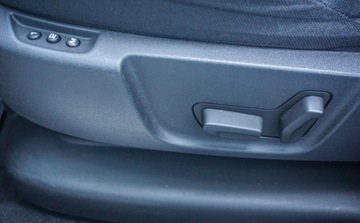 Citroen Grand C4 Picasso II Grand Picasso Facelifting 2.0 BlueHDi 150KM 2017 Citroen C4 Grand Picasso 2.0BlueHDi 150KM Van Skory El fotele i klapa Masa, zdjęcie 21