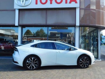 Toyota Prius V (XW60) 2.0  Hybrid Dynamic Force Plug-in 223KM 2025 Od ręki - Prestige 2.0 Hybrid Plug-in 223KM | Podgrzewane fotele!, zdjęcie 3