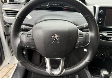 Peugeot 208 I Hatchback 5d Facelifting 1.2 PureTech 82KM 2017 Peugeot 208 1,2 82KM Klimatyzacja 1.2 Benzyna 82KM, zdjęcie 15