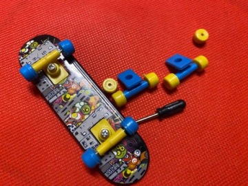 КОМПЛЕКТ МИНИ-СКЕЙТБОРДА VIP SOLID FINGER SKATEBOARD ZAB0041