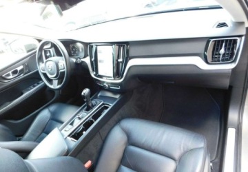 Volvo V60 II  Kombi 2.0 D3 150KM 2019 Volvo V60 z Gwarancja Kamera Model 2020r 2.0 Diesel 150KM, zdjęcie 15