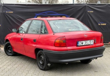 Opel Astra F Cabrio 1.4 Si 82KM 2000 Opel Astra Opel Astra F 1.4b NISKI PRZEBIEG Dlugie OC i Przeglad Zamiana, zdjęcie 2