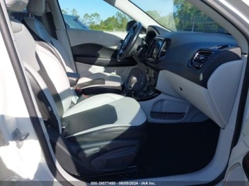 Jeep Compass II 2020 Jeep Compass 2020 Jeep Compass Limited 4x4 2.4 Benzyna 180KM, zdjęcie 4