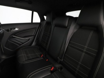 Mercedes CLA C117 Shooting Brake 1.6 180 122KM 2015 Mercedes CLA 180 półskóra navi klima grzane, zdjęcie 16