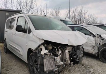 Toyota 2022 Toyota Proace City Verso 2022r, 1.2 Benzyna. AUTOMAT. Uszkodzony przod i t, zdjęcie 1