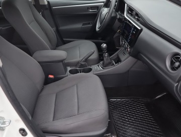 Toyota Corolla XI Sedan Facelifting 1,33 Dual VVT-i 99KM 2017 Toyota Corolla 1.3 Dual VVT-i, Salon Polska, zdjęcie 8