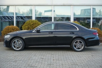 Mercedes Klasa E W213 Limuzyna Facelifting 2.0 E220d 194KM 2021 Mercedes-Benz Klasa E 4Matic Kamera Czujniki park Tempomat Asyst. mart, zdjęcie 2