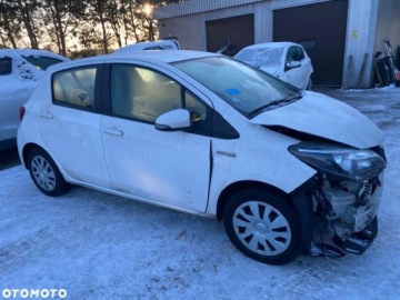 Toyota Yaris III Hatchback 5d Facelifting Hybrid 100KM 2015 Toyota Yaris 1.5 Hybrid 2015r/ automat, zdjęcie 1