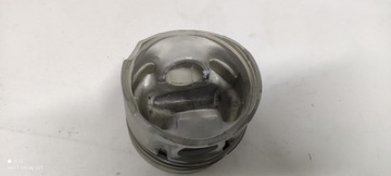 MAHLE 021 93 02 PÍST