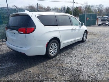 Chrysler Pacifica II 2017 Chrysler Pacifica Touring-L 2017 3.6l 3.6 Benzyna 287KM, zdjęcie 4