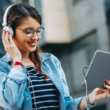 UЗЕЛЕНЫЙ КАБЕЛЬ АУДИО AUX АДАПТЕР IPHONE LIGHTNING НА МИНИ-ДЖЕК 3,5 ММ