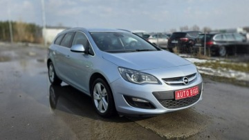 Opel Astra J Sports Tourer Facelifting 1.4 Turbo ECOTEC 140KM 2015 Opel Astra Duża Navi Podgrzewana Kierownica, zdjęcie 2