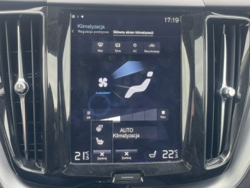 Volvo XC60 II Crossover T5 250KM 2018 Volvo XC 60 4x4 T5 Momentum 2018 kamera, zdjęcie 18