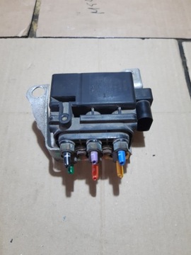 AUDI Q7 4L ROZDZIELACZ PNEUMATYKI ZAWIESZENIA 15152400082