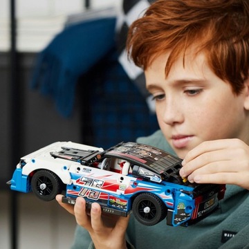 LEGO TECHNIC NASCAR CHEVROLET CAMARO ZL1 РАЛЛИНЫЙ АВТОМОБИЛЬ ОТКРЫВАЮЩИЙСЯ КАПОТ ДВИГАТЕЛЬ V8