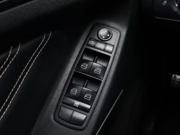 Mercedes Klasa M W164 Off-roader Facelifting 3.0 V6 (300 CDI BlueEFFICIENCY) 204KM 2010 Mercedes ML ML 300 CDI, 201 KM, 4X4, Automat, zdjęcie 16