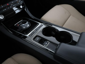 Jaguar XE Sedan 2.0 i4 180KM 2015 Jaguar XE 20d Pure Automat Klimatronik Nawigacja, zdjęcie 28