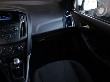 Ford Focus III Kombi Facelifting 2.0 TDCi 150KM 2016 Ford Focus 2.0 TDCi, Klima, Parktronic, zdjęcie 7