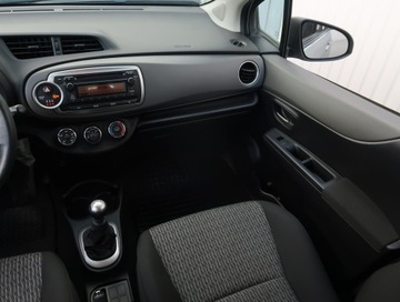 Toyota Yaris III Hatchback 5d Facelifting 1.33 Dual VVT-i 99KM 2014 Toyota Yaris 1.33 Dual VVT-i, Salon Polska, Klima, zdjęcie 7