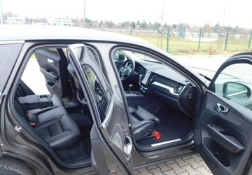 Volvo XC60 II Crossover D3 150KM 2019 Volvo XC 60 z Gwarancja Bezwypadkowe 100 Model 2020r 2.0 Diesel 150KM, zdjęcie 9