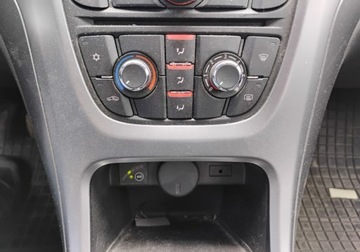 Opel Astra J Sedan 1.6 Twinport ECOTEC 115KM 2016 Opel Astra 2016r, Salonowa. 1.6 LPG. Uszkodzony prawy bok. Jezdzi. 1.6, zdjęcie 14