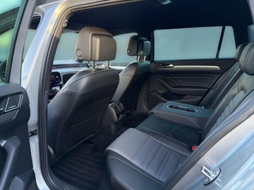 Volkswagen Passat B8 Variant Facelifting 2.0 TDI SCR 200KM 2022 Volkswagen Passat R-Line 4Mot. HarmanKardon LED Matrix Hak Kamera Cofania, zdjęcie 33