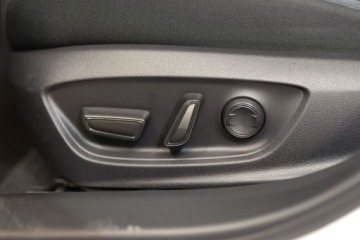 Toyota Prius V (XW60) 2.0  Hybrid Dynamic Force Plug-in 223KM 2023 Toyota Prius Plug-in Hybrid 2.0 Hybryda Plug-in 223KM, zdjęcie 29