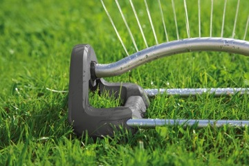 КАЧАЮЩИЙСЯ ДОЖДЕВАТЕЛЬ ДЛЯ ПОЛИВА GARDENA AQUA S 18700 - 20