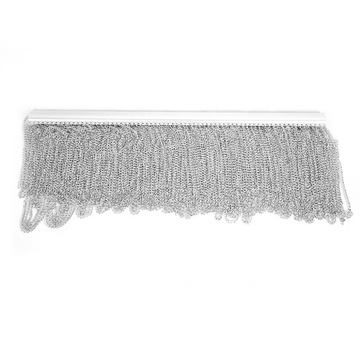 Комплект штор на металлической цепочке для подвешивания в хозяйстве.