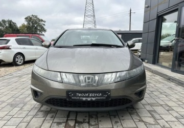 Honda Civic VIII Hatchback 3d 2.2 i-CTDi 140KM 2006 Honda Civic Honda Civic 2.2i-CTDi Executive 2.2 Diesel 140KM, zdjęcie 1