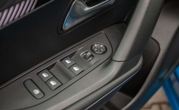 Peugeot 2008 II SUV Facelifting 1.2 PureTech 130KM 2024 Peugeot 2008 PureTech 130 Allure SS EAT8 SalonPL Niski Przebieg Od Reki Za, zdjęcie 16