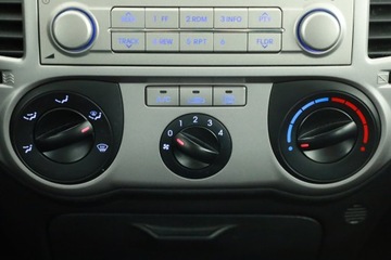 Hyundai i20 I Hatchback 5d 1.2 DOHC 78KM 2011 Hyundai i20 1.2, Klima, zdjęcie 11