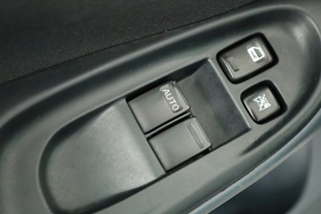 Nissan Almera II Hatchback 1.5 16V 98KM 2004 Nissan Almera 1.5, Klima, zdjęcie 10