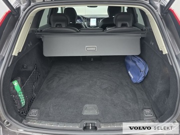 Volvo XC60 II 2023 Volvo XC 60 FV23 Plus Dark B4 B 197+14KM Aut BLIS, zdjęcie 16