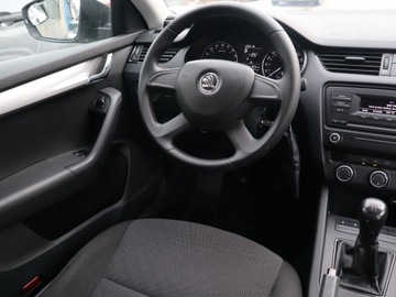 Skoda Octavia II Hatchback Facelifting 1.6 TDI CR DPF 105KM 2013 Skoda Octavia 1.6 TDI, Klima, Parktronic, zdjęcie 6