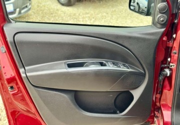 Opel Combo D Tour 1.4 Turbo CNG ecoFLEX 120KM 2018 Opel Combo 1.4 Turbo Lounge Euro 6b klimatyzacja nawigacja nowy rozrzad, zdjęcie 14