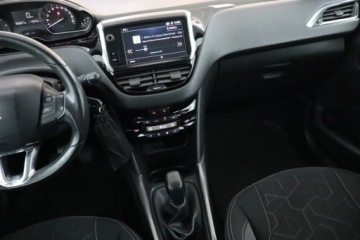 Peugeot 2008 I SUV Facelifting 1.2 PureTech 110KM 2018 Peugeot 2008 1.2 PureTech, Salon Polska, Navi, zdjęcie 7