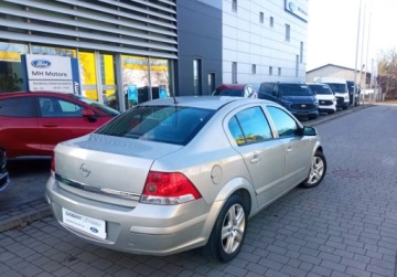 Opel Astra H Sedan 1.6 ECOTEC 115KM 2009 Opel Astra I wlasciciel 1.6 Benzyna 115KM, zdjęcie 3