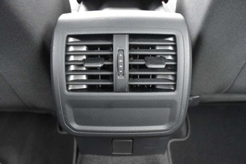 Volkswagen Passat B8 Variant Facelifting 2.0 TDI SCR 200KM 2022 Volkswagen Passat 2.0 TDi 200KM DSG7 Business SalonPL ASO NaviKameraTravel, zdjęcie 31