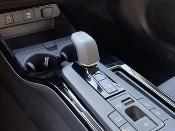 Toyota Prius V (XW60) 2.0  Hybrid Dynamic Force Plug-in 223KM 2025 Od ręki - Prestige 2.0 Hybrid Plug-in 223KM | Podgrzewane fotele!, zdjęcie 8