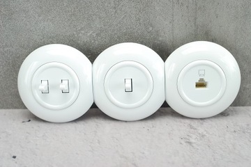 biała ramka boczna do gniazdko okrągłe osprzęt okrągły loft retro HIT