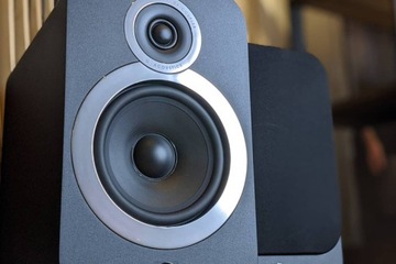 MARANTZ MELODY X + Q ACOUSTICS 3020i = АМБИЦИОННЫЙ И СТИЛЬНЫЙ КОМПЛЕКТ «ВСЕ В ОДНОМ»