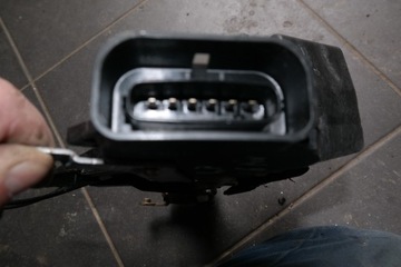 COROLLA VERSO I ZÁMEK LEVÝ PŘEDNÍ 6 PIN