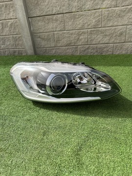 VOLVO XC60 LIFT LAMPA PRAWA BI XENON 31395897 CAŁA DEMONTAŻ!!!