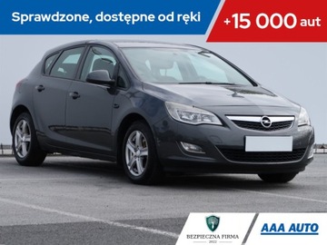 Opel Astra J Hatchback 5d 1.7 CDTI ECOTEC 110KM 2010 Opel Astra 1.7 CDTI, Salon Polska, Serwis ASO