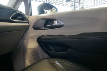 Chrysler Pacifica II 3.6 V6 291KM 2023 Chrysler Pacifica 18tys.km TouringL Polift Pentastar 3.6L V6 7os. 291KM St, zdjęcie 20