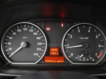 BMW Seria 1 E81/E87 Hatchback 5d E87 1.6 116i 115KM 2007 BMW 1 116i, Klima, Parktronic, zdjęcie 9