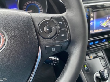 Toyota Auris II Hatchback 5d Facelifting 1.8 Hybrid 136KM 2017 Toyota Auris HYBRYDA AUTOMAT KLIMATYZACJA NAWIGACJA KAMERA TEMPOMAT GRZANE, zdjęcie 18