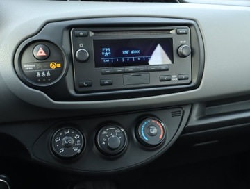 Toyota Yaris III Hatchback 5d Facelifting 2017 1.0 VVT-i 72KM 2020 Toyota Yaris 1.0 VVT-i, Salon Polska, zdjęcie 11