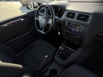 Volkswagen Jetta VI Sedan Facelifting 1.4 TSI 125KM 2016 Volkswagen Jetta 1.4TSI 125KM Comfortline (Salon P, zdjęcie 27